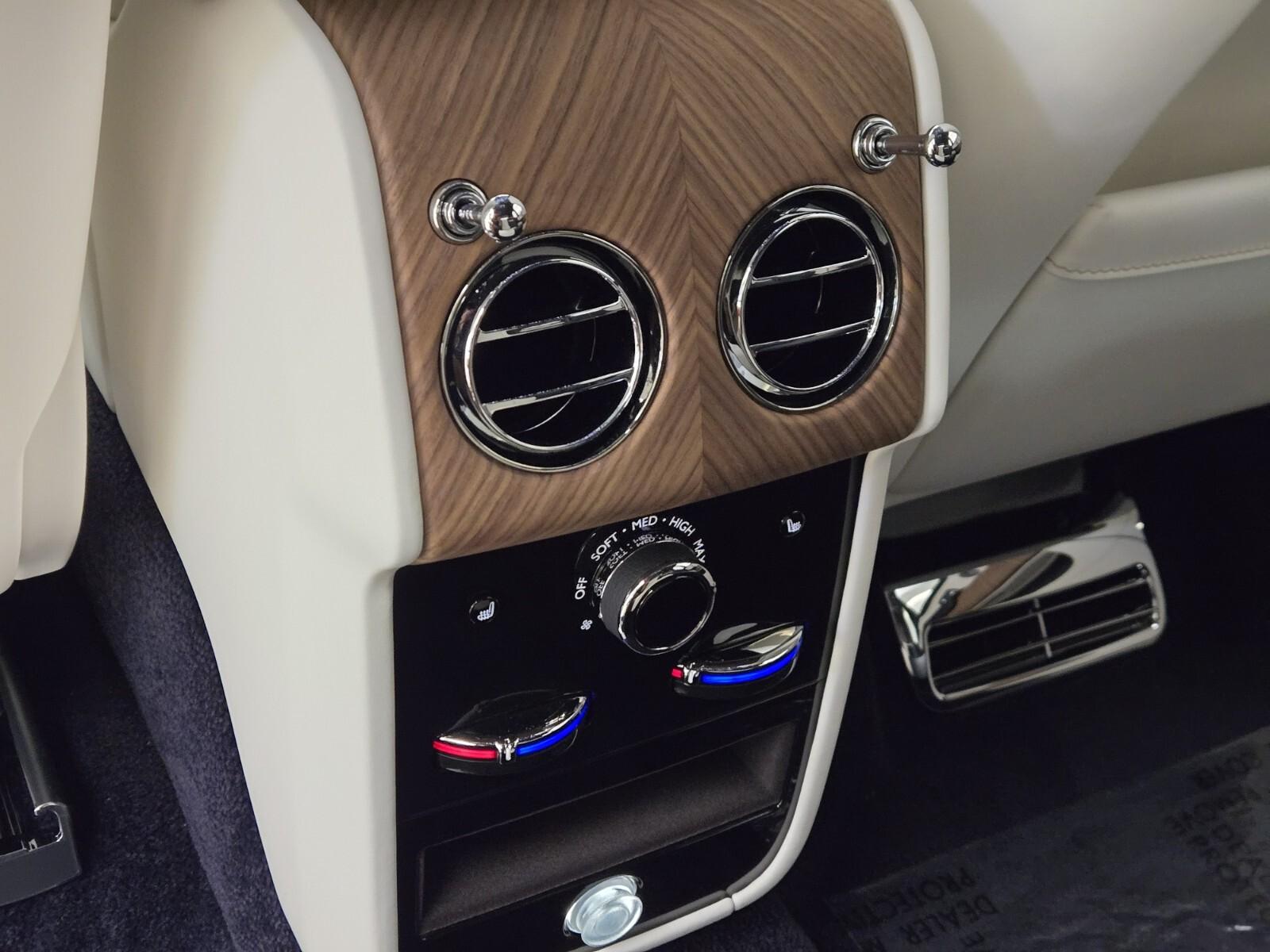 2026 Rolls-Royce Cullinan Base - Photo 20