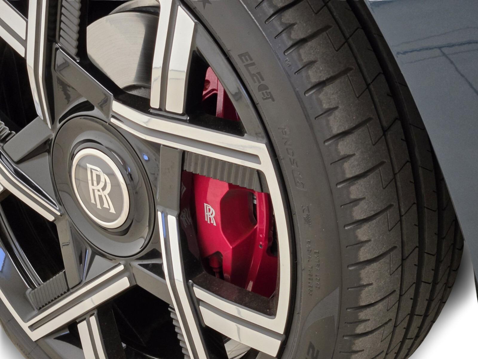 2025 Rolls-Royce Cullinan Black Badge - Photo 12