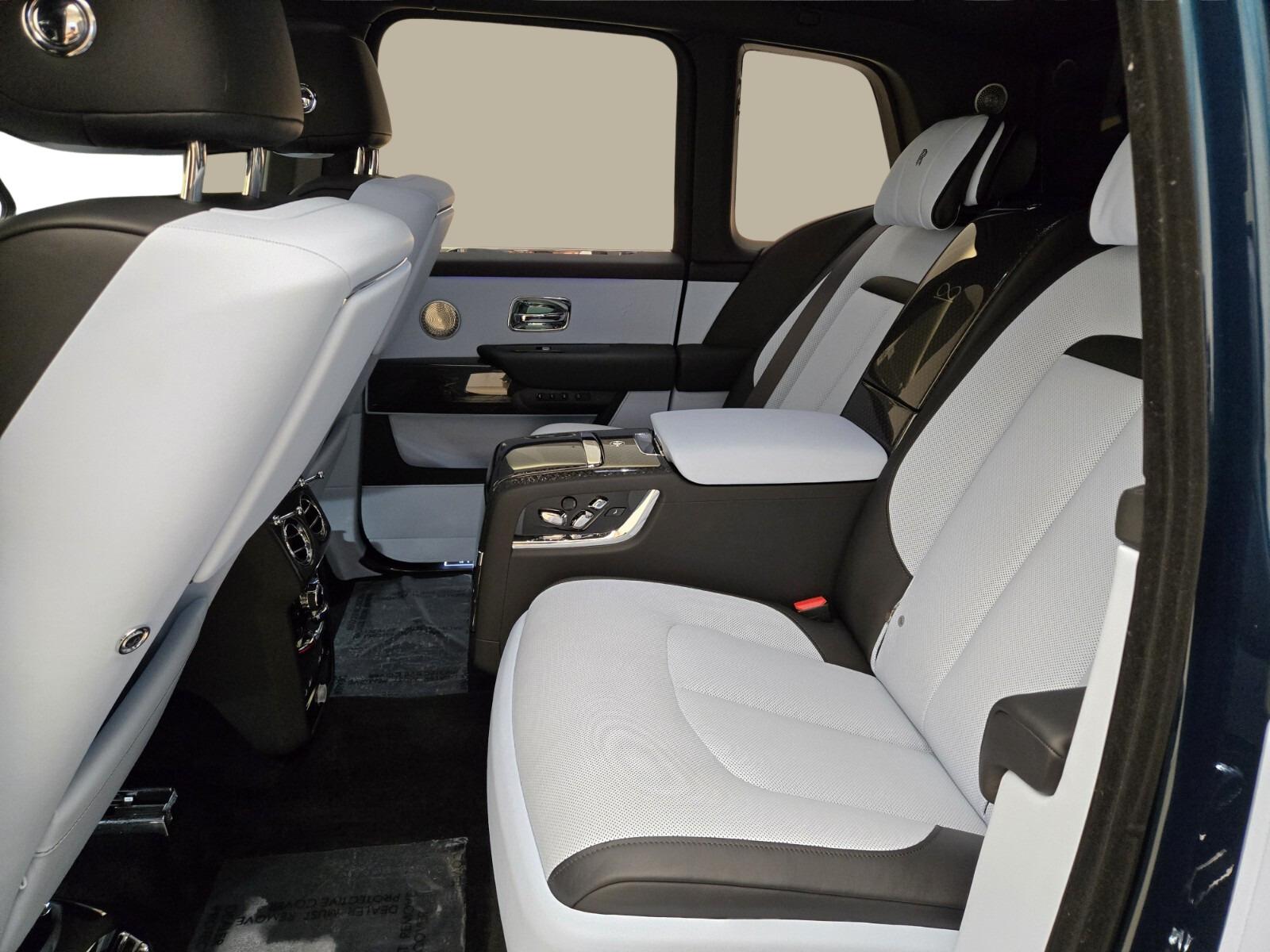 2025 Rolls-Royce Cullinan Black Badge - Photo 18
