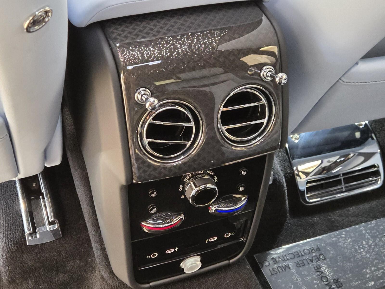 2025 Rolls-Royce Cullinan Black Badge - Photo 19