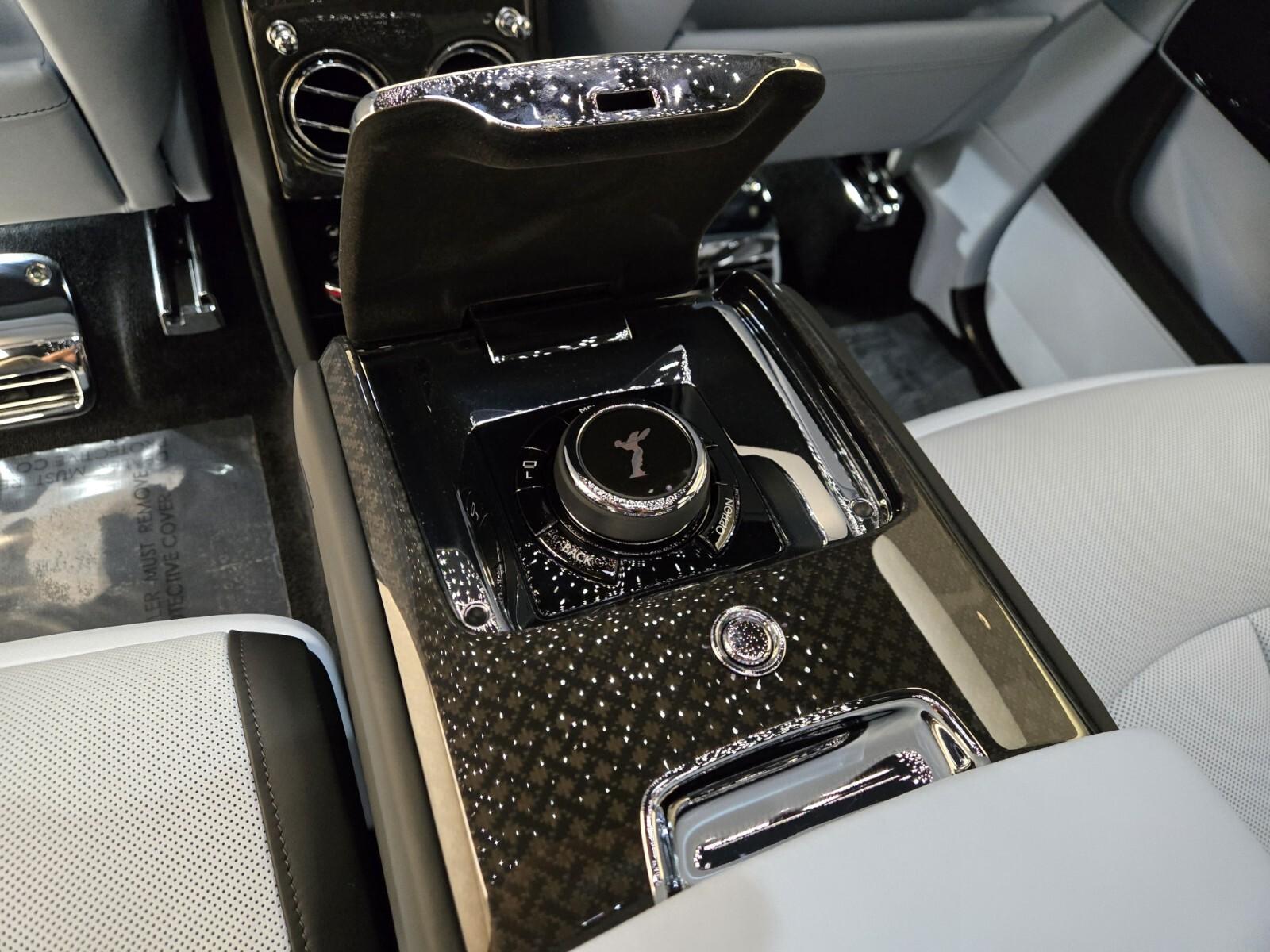 2025 Rolls-Royce Cullinan Black Badge - Photo 20
