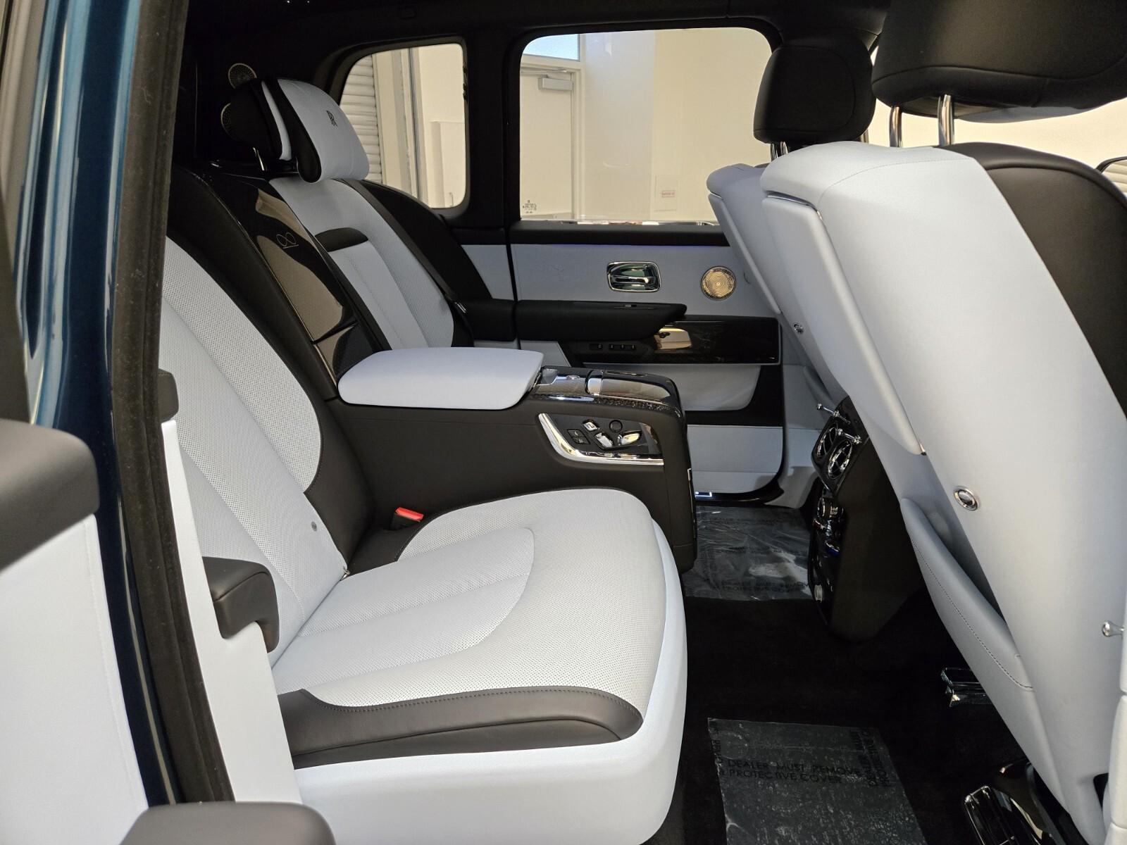 2025 Rolls-Royce Cullinan Black Badge - Photo 25