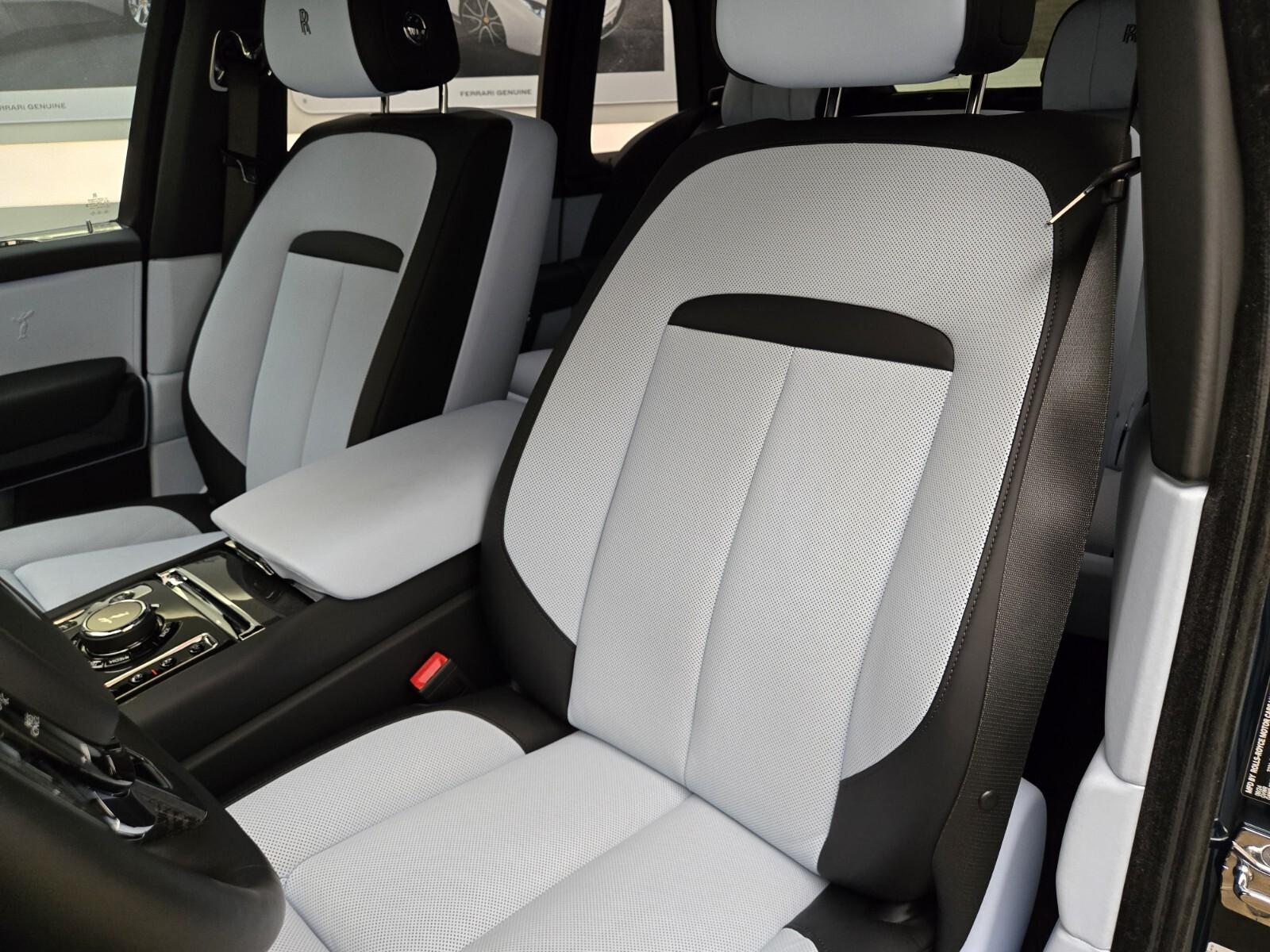 2025 Rolls-Royce Cullinan Black Badge - Photo 32